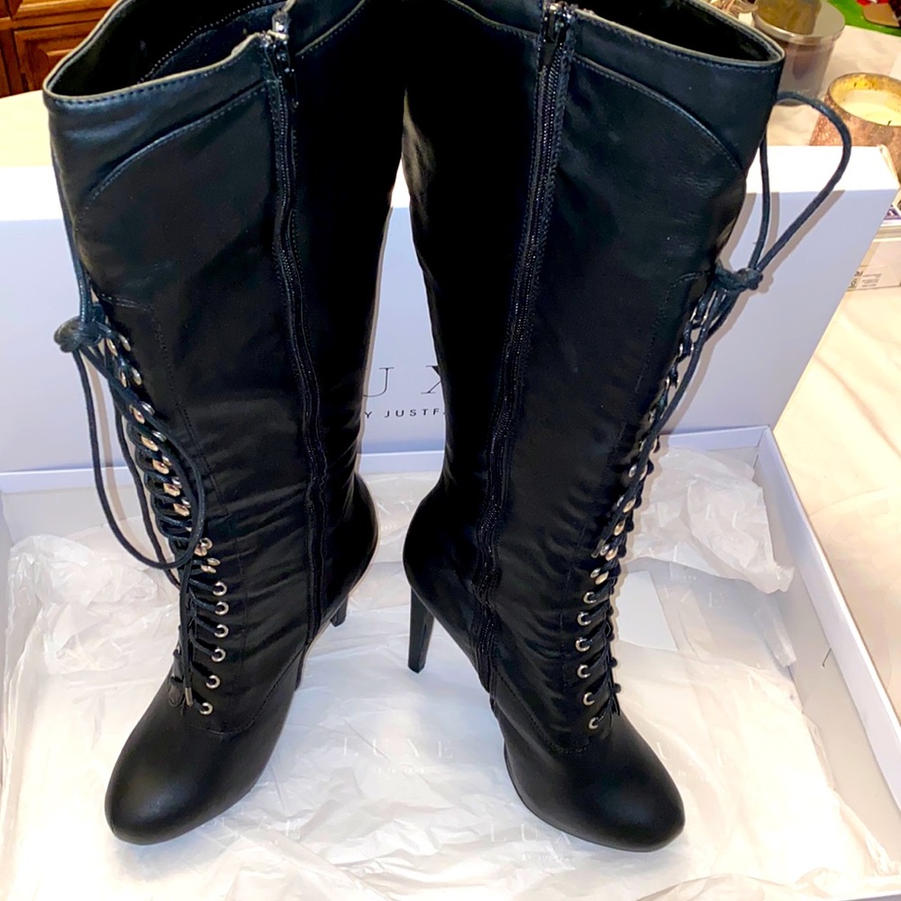 NWT just fab size 10, high boot zippers on the side, new in the box platform